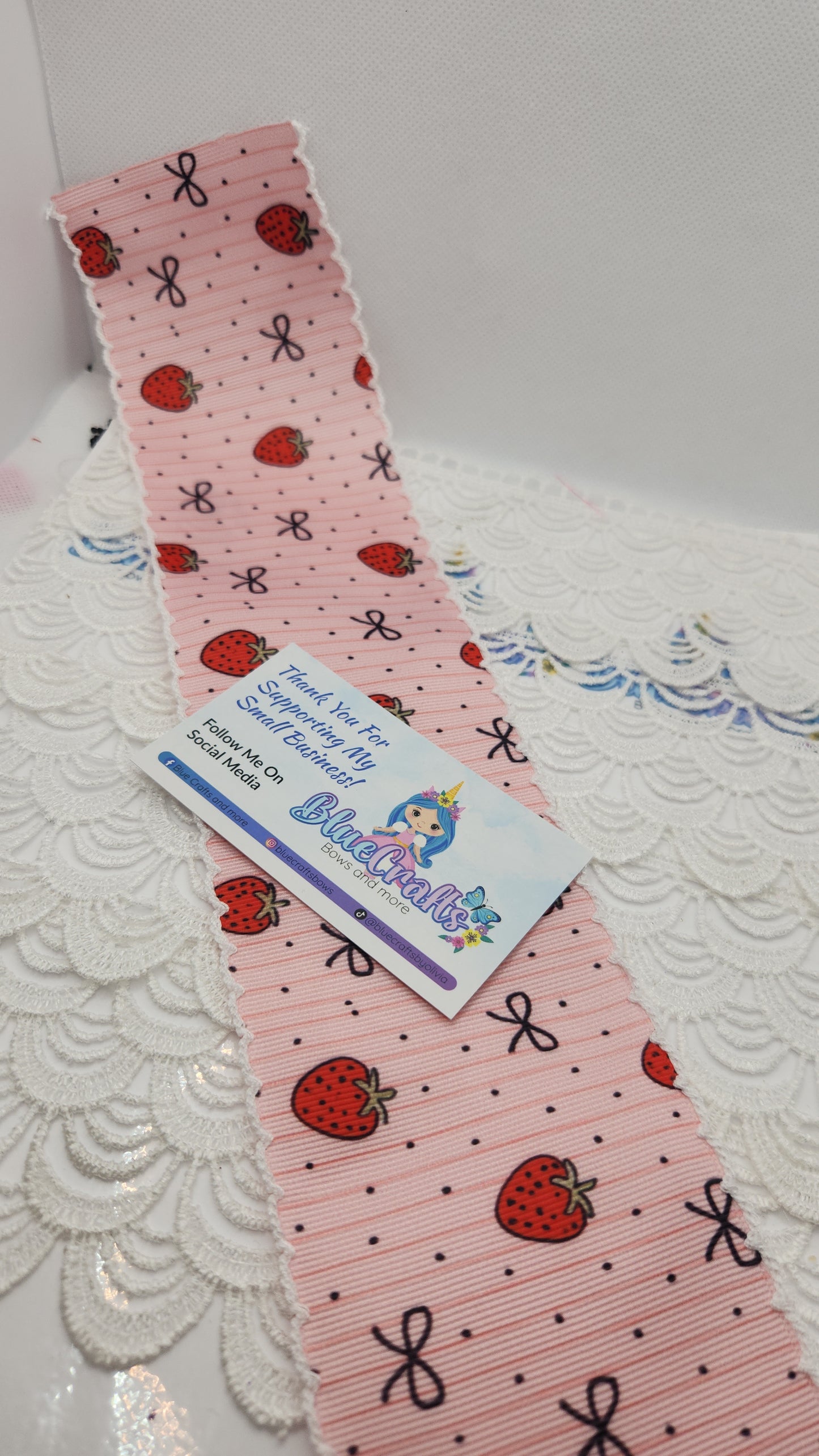 Moonstitich Print Ribbon 3" Strawberry & bows