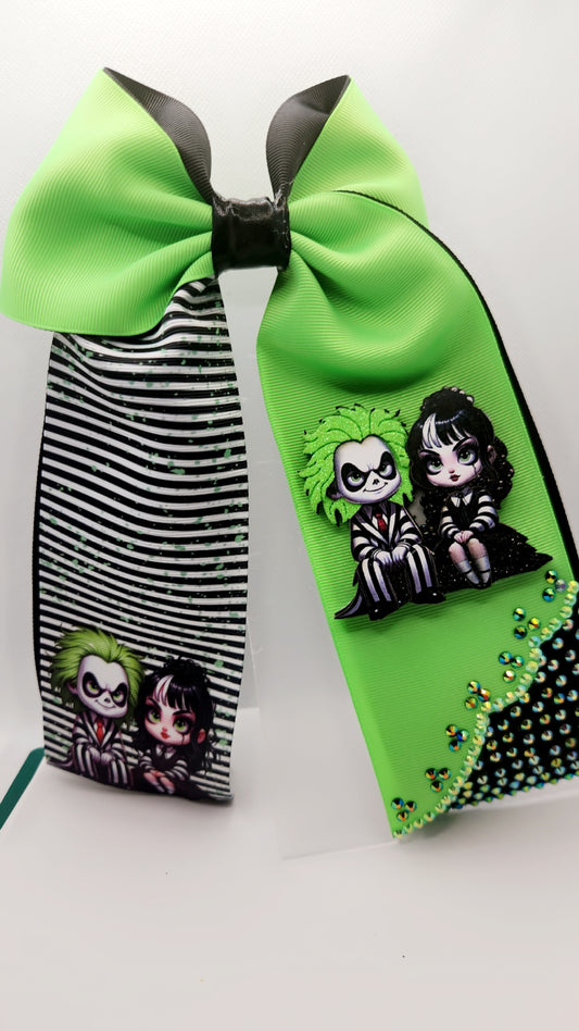 Cheerbow with shaker